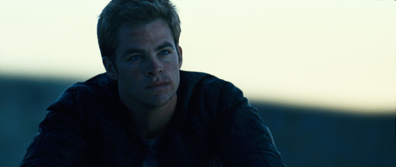 Illustration for article titled Chris Pine Isn't The Only Starfleet Officer Who Gets His Purty Face All Mangled